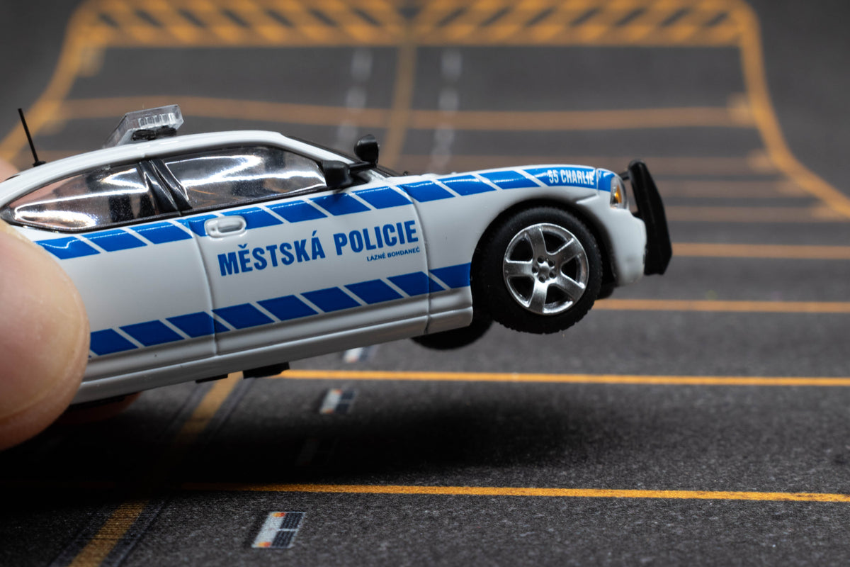 JR Collectibles x Rollin – Městská Policie Lázně Bohdaneč “Adam & Charlie” 1:64 twin police car collector set. Details