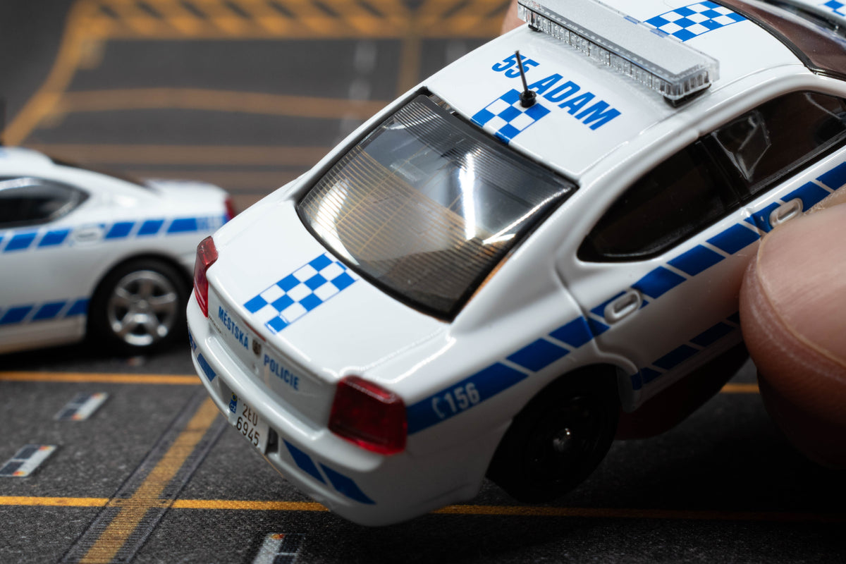 JR Collectibles x Rollin – Městská Policie Lázně Bohdaneč “Adam & Charlie” 1:64 twin police car collector set. Details