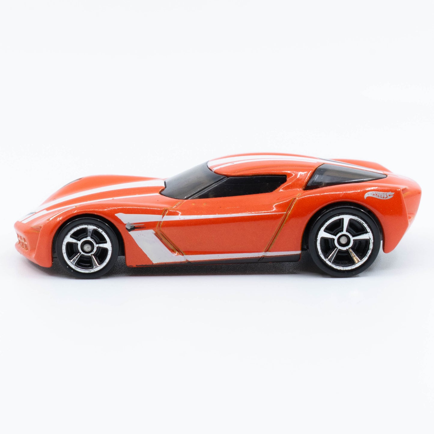 Hot Wheels 2009 Corvette Stingray Concept diecast with futuristic silver design and aerodynamic curves. Side