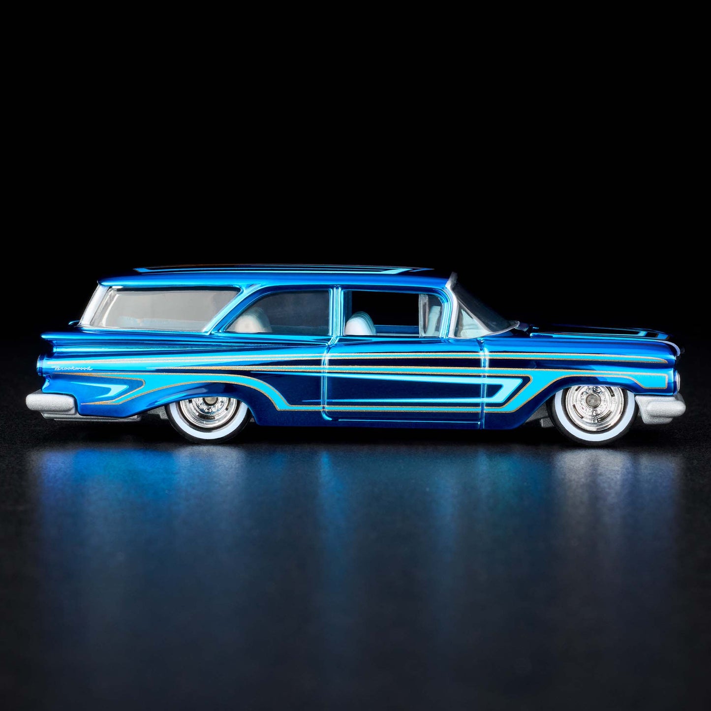 Hot Wheels RLC 1959 Chevrolet Brookwood premium Spectraflame diecast car. Side