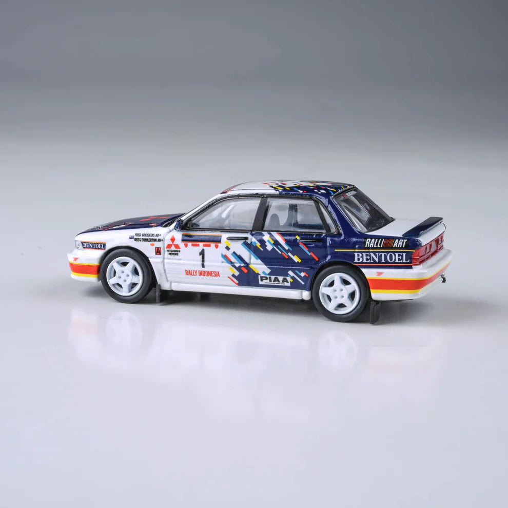 PARA64 1:64 Mitsubishi Galant VR-4 1993 Rally Indonesia #1 Ross Dunkerton rally diecast model. Side