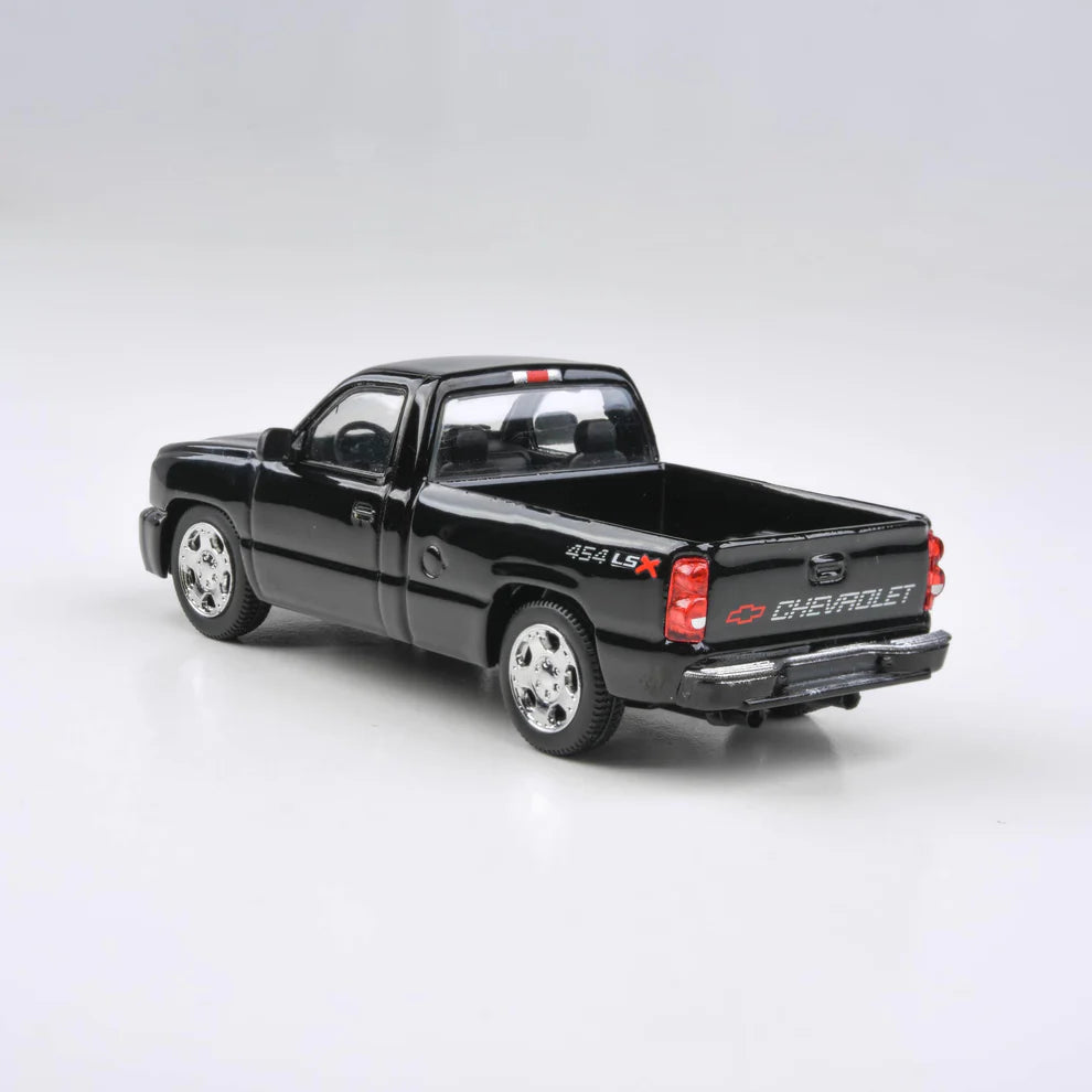 (Pre-Order) Para64 - 2006 Chevrolet Silverado 'Cateye' Onyx Black
