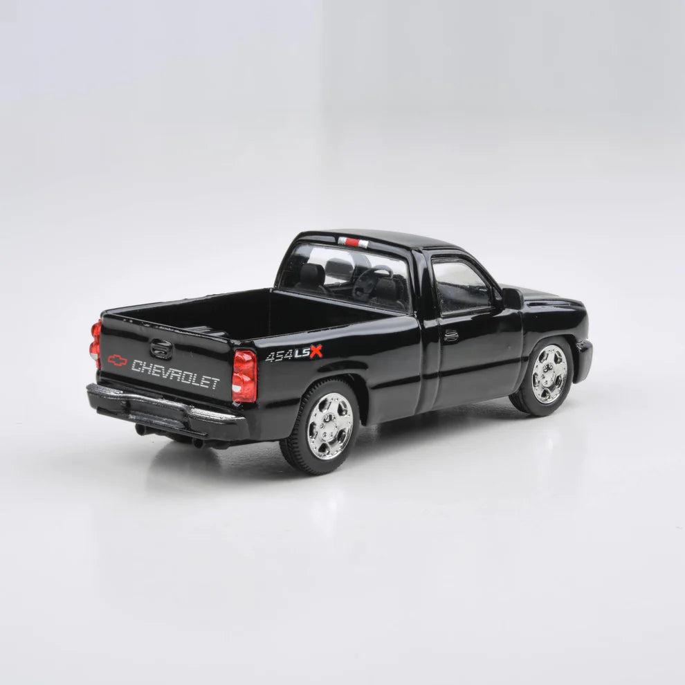 (Pre-Order) Para64 - 2006 Chevrolet Silverado 'Cateye' Onyx Black