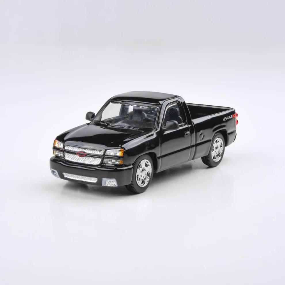 (Pre-Order) Para64 - 2006 Chevrolet Silverado 'Cateye' Onyx Black