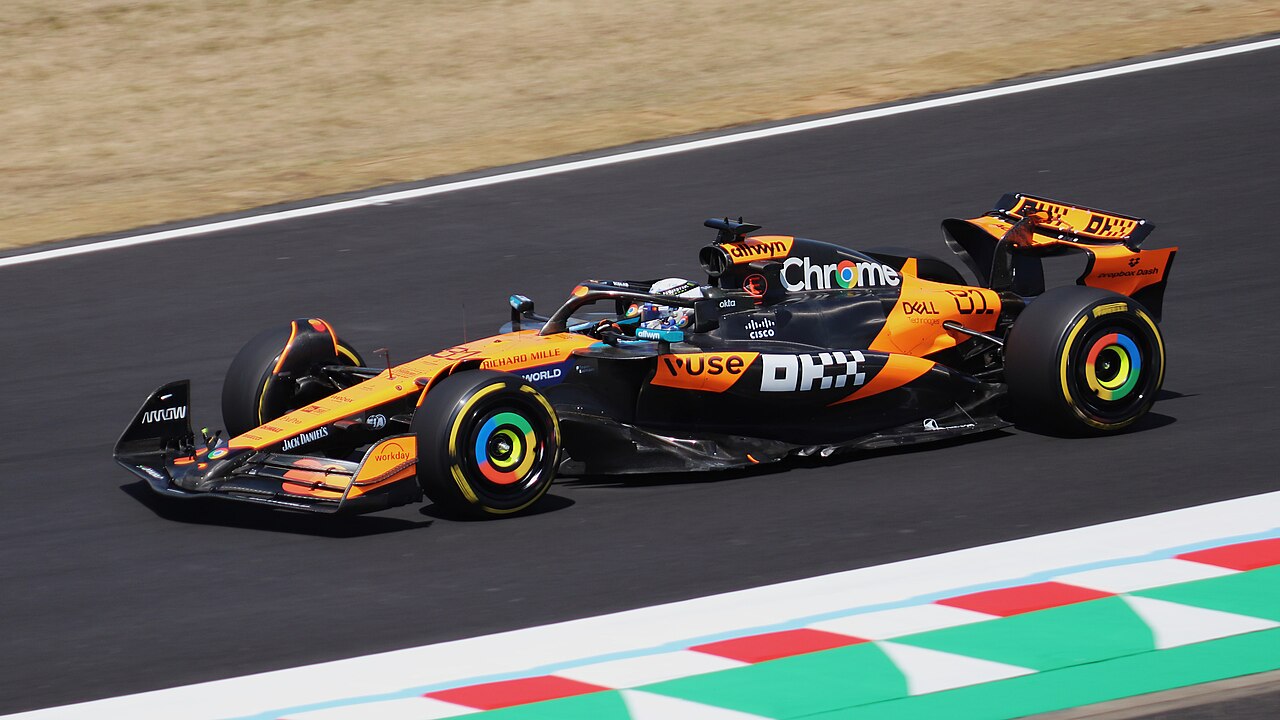 (Pre-Order) Sparky - McLaren MCL39 No.81 McLaren Formula 1 Team Winner Chinese GP 2025 Oscar Piastri