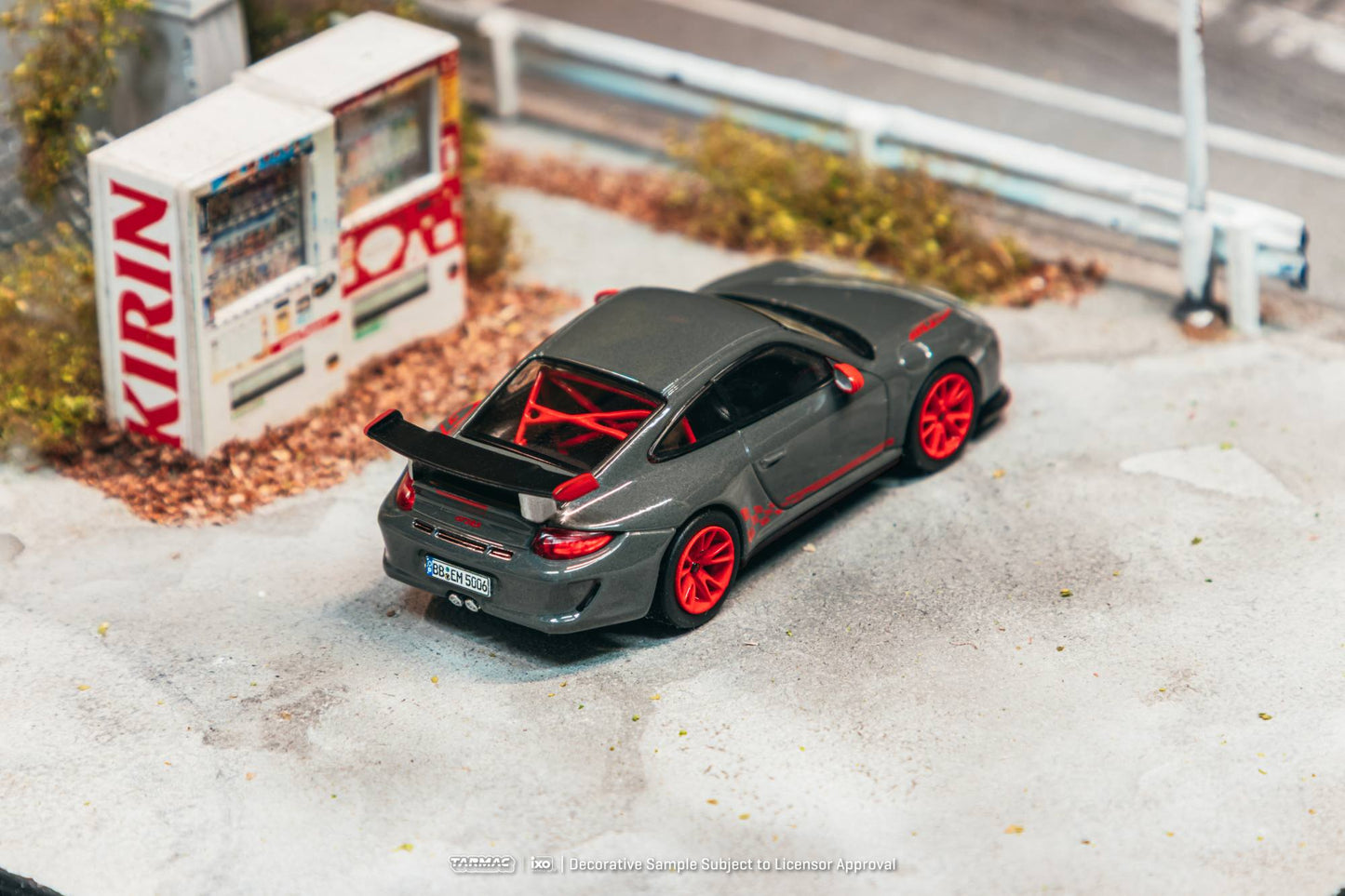 Tarmac Works Porsche 911 997.2 GT3 RS grey red GLOBAL64 1:64 diecast. Top