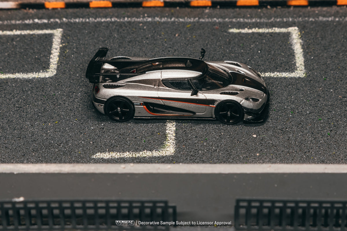 1:64 Tarmac Works Koenigsegg One:1 Silver – Global64 die-cast hypercar with detailed aerodynamic design. Side