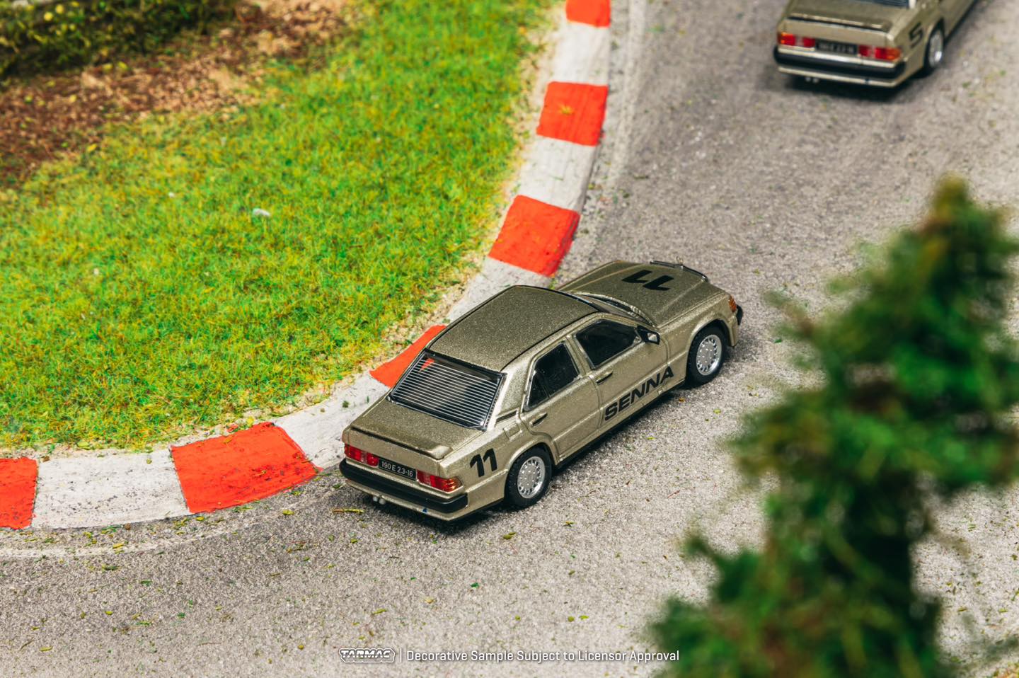 (Pre-Order) Tarmac Works -  Mercedes-Benz 190 E 2.3-16 Ayrton Senna Race of Champions 1984
