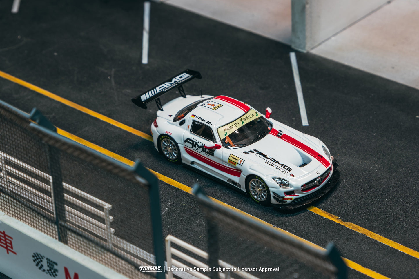 Tarmac Works Mercedes-Benz SLS AMG GT3 Maro Engel Macau GT Cup 2015 diecast 1:64. Front