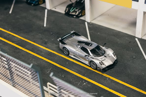 (Pre-Order) Tarmac Works - Pagani Huayra R Satin Silver