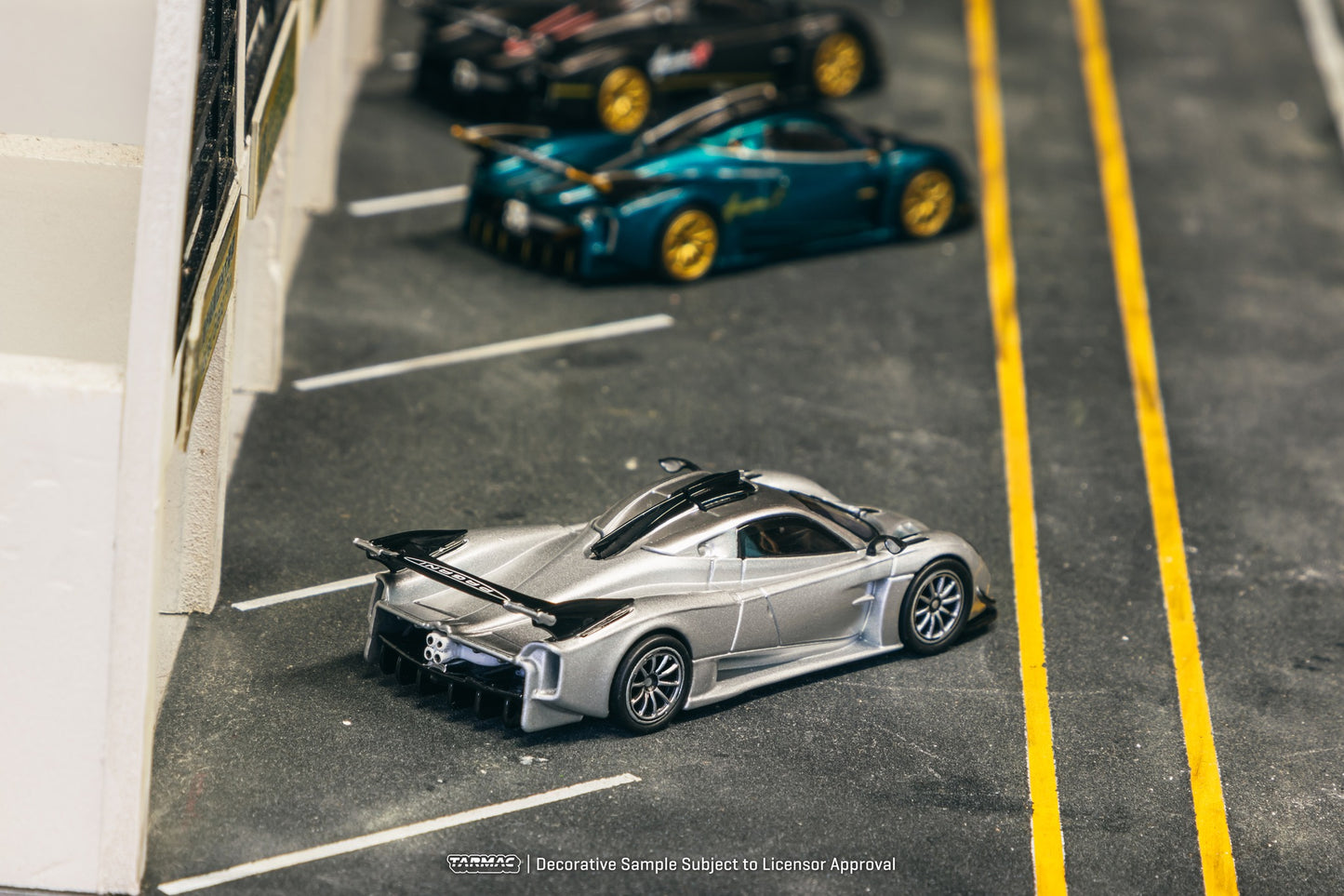 (Pre-Order) Tarmac Works - Pagani Huayra R Satin Silver