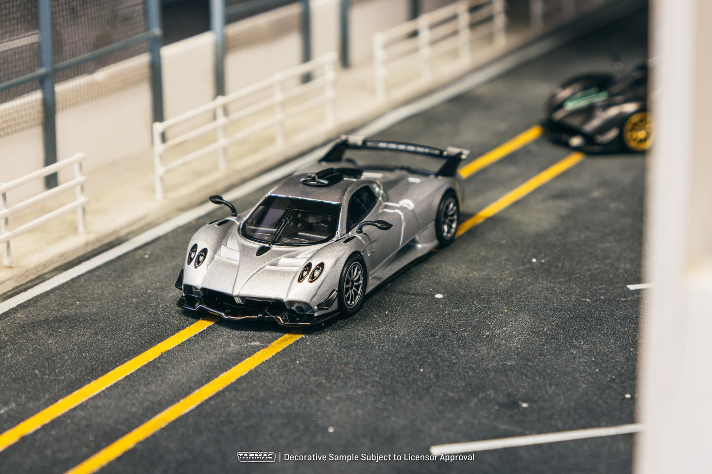 (Pre-Order) Tarmac Works - Pagani Huayra R Satin Silver