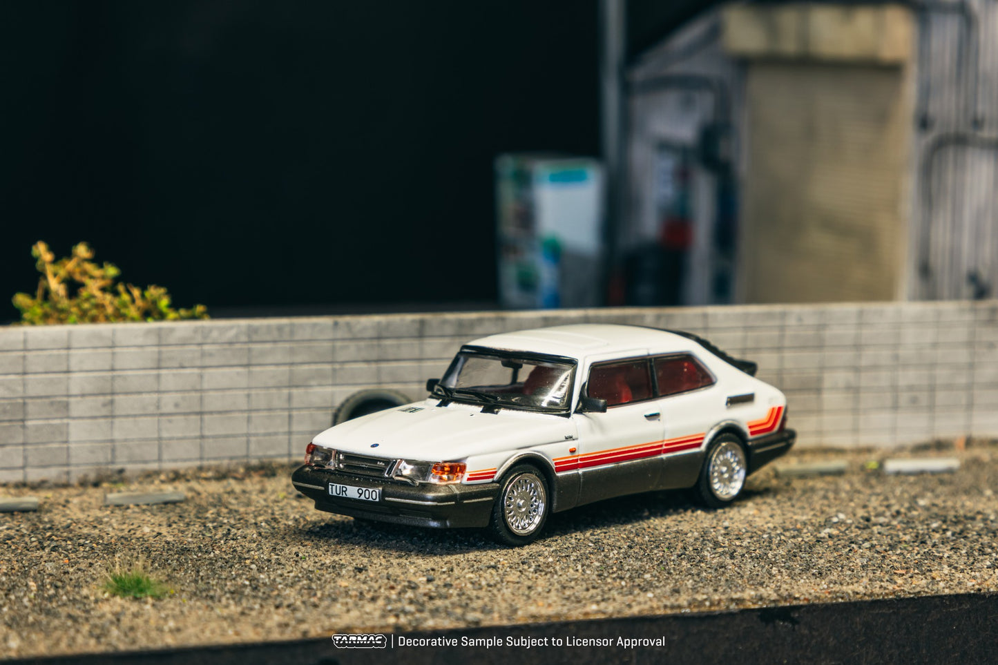 (Pre-Order) Tarmac Works - Saab 900 Turbo White