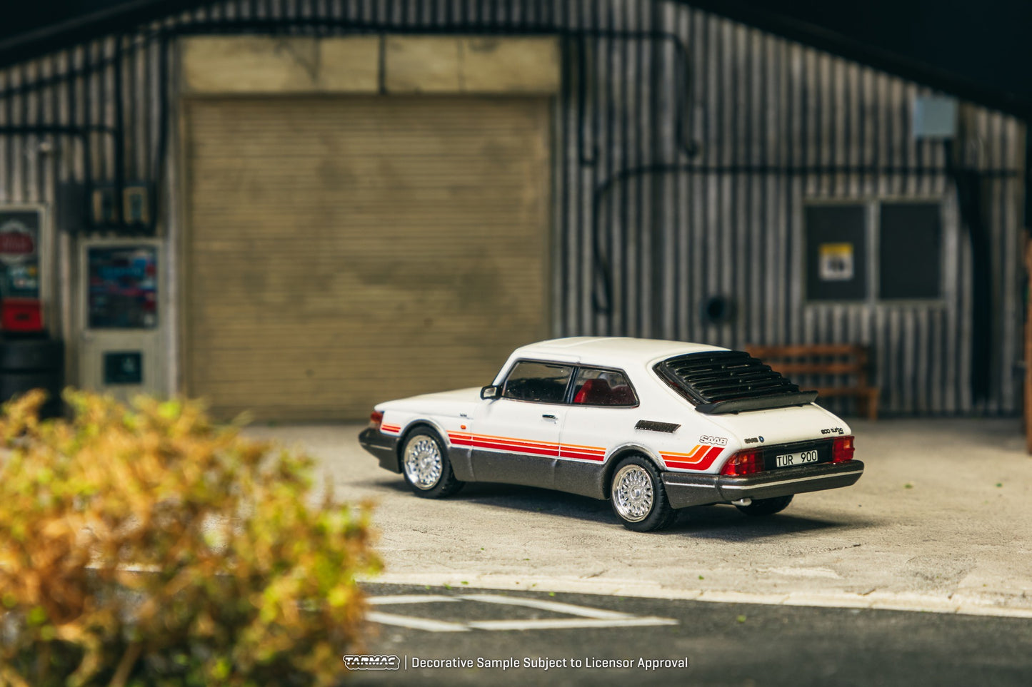 (Pre-Order) Tarmac Works - Saab 900 Turbo White