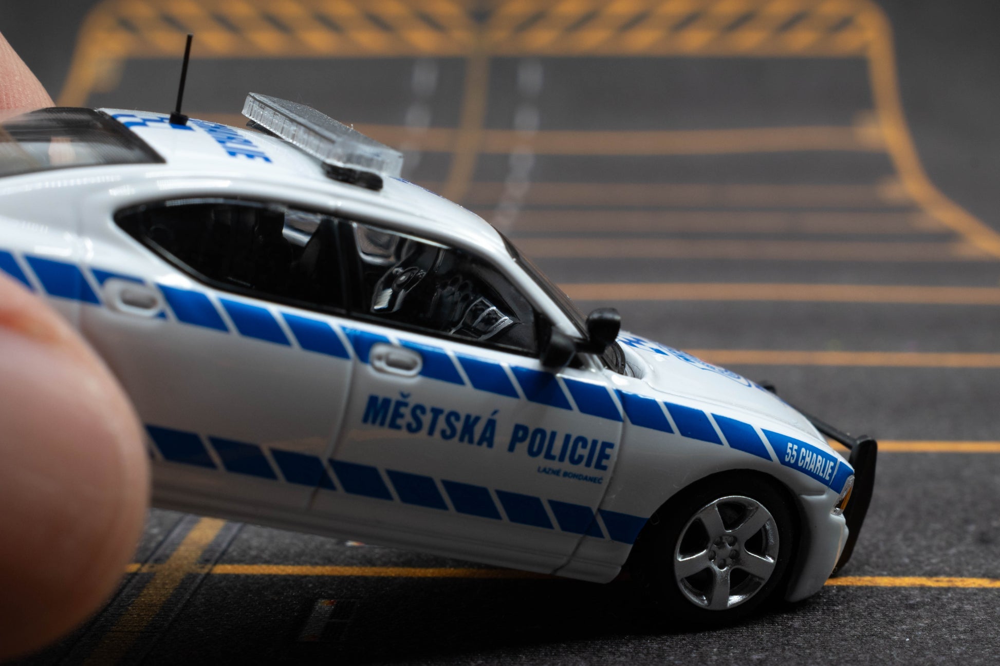 JR Collectibles x Rollin – Městská Policie Lázně Bohdaneč “Adam & Charlie” 1:64 twin police car collector set. Details