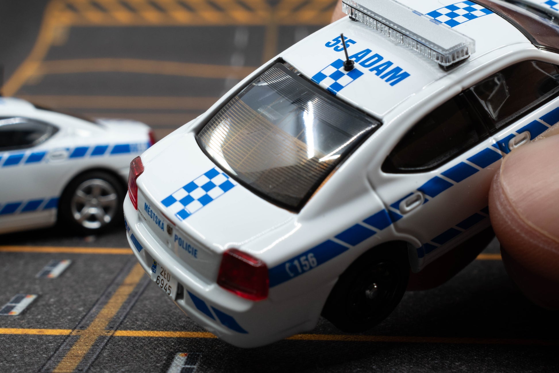 JR Collectibles x Rollin – Městská Policie Lázně Bohdaneč “Adam & Charlie” 1:64 twin police car collector set. Details