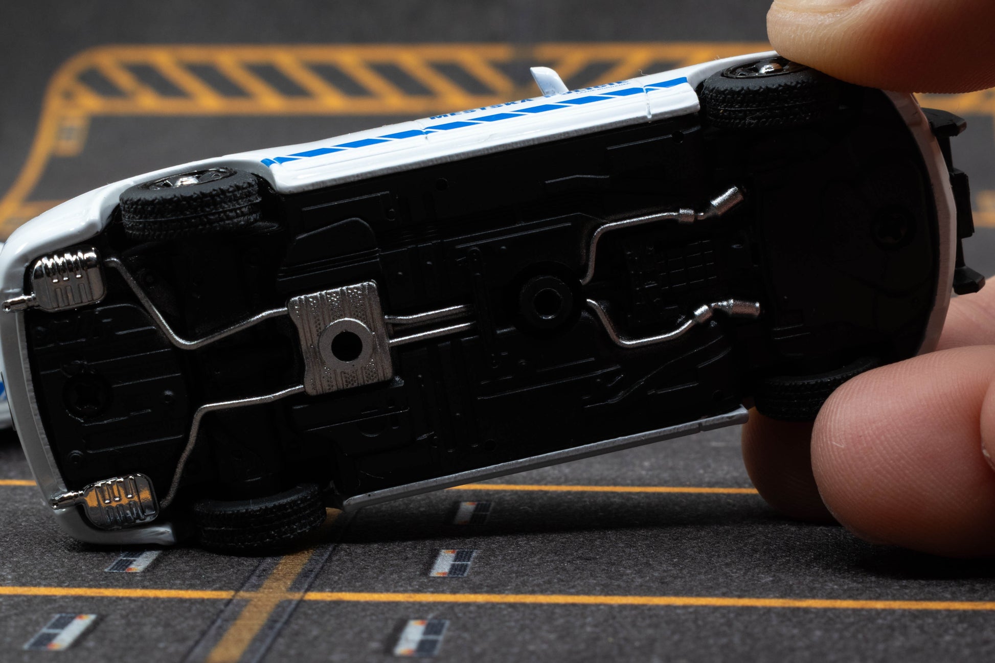 JR Collectibles x Rollin – Městská Policie Lázně Bohdaneč “Adam & Charlie” 1:64 twin police car collector set. Details