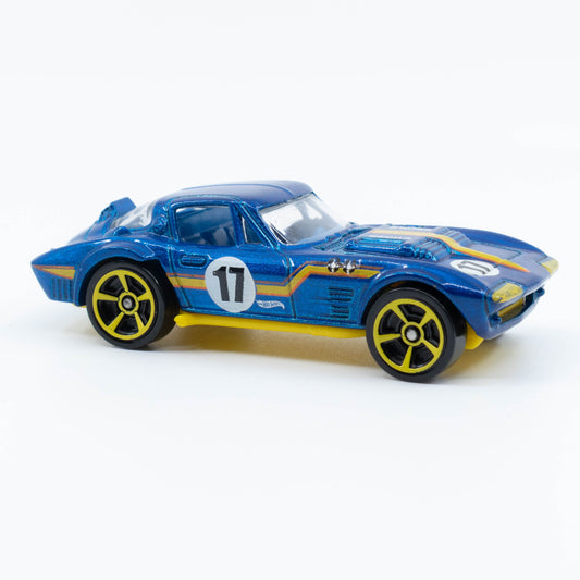 Hot Wheels Corvette Grand Sport diecast with flared fenders and classic race styling in 1:64 scale. Front