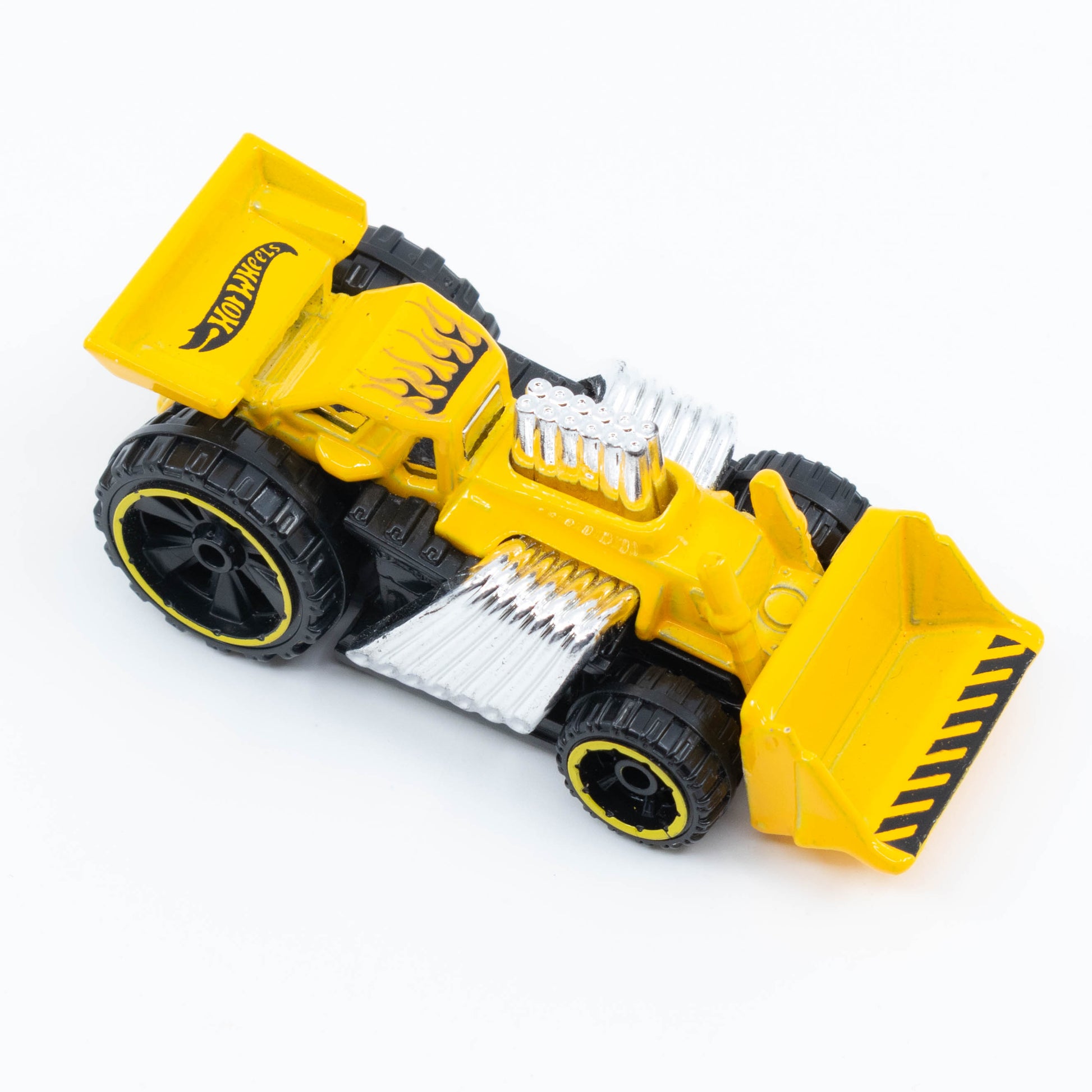 Hot Wheels Speed Dozer 1:64 diecast with front blade and heavy-duty wheels. Top