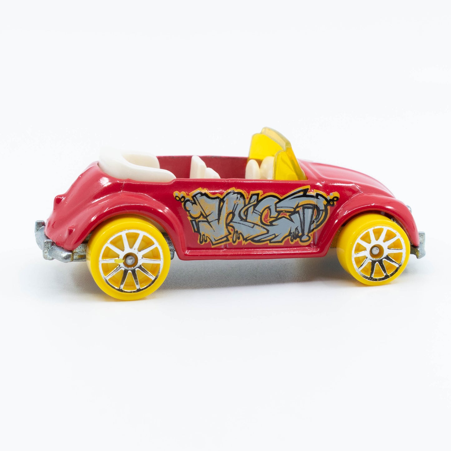Hot Wheels Volkswagen Beetle Convertible 1:64 diecast model with classic design and open roof. Side