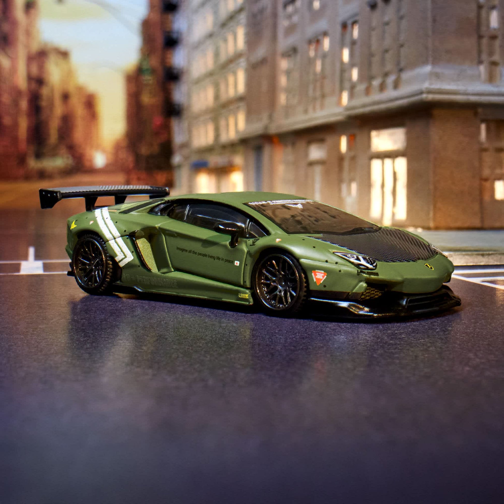 Hot Wheels Elite 64 LBWK Lamborghini Aventador LP700-4 matte green removable engine cover diecast model