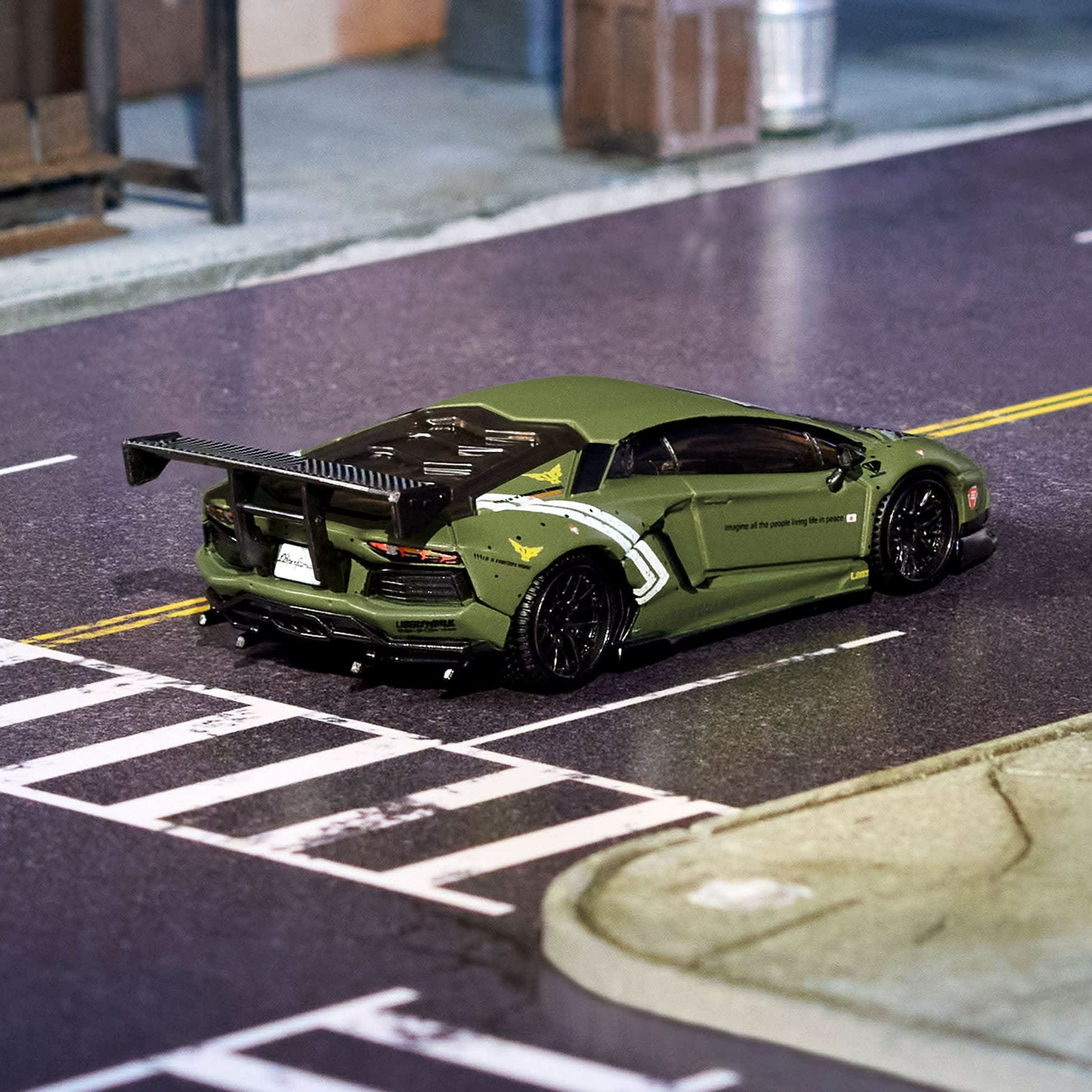 Hot Wheels Elite 64 LBWK Lamborghini Aventador LP700-4 matte green removable engine cover diecast model