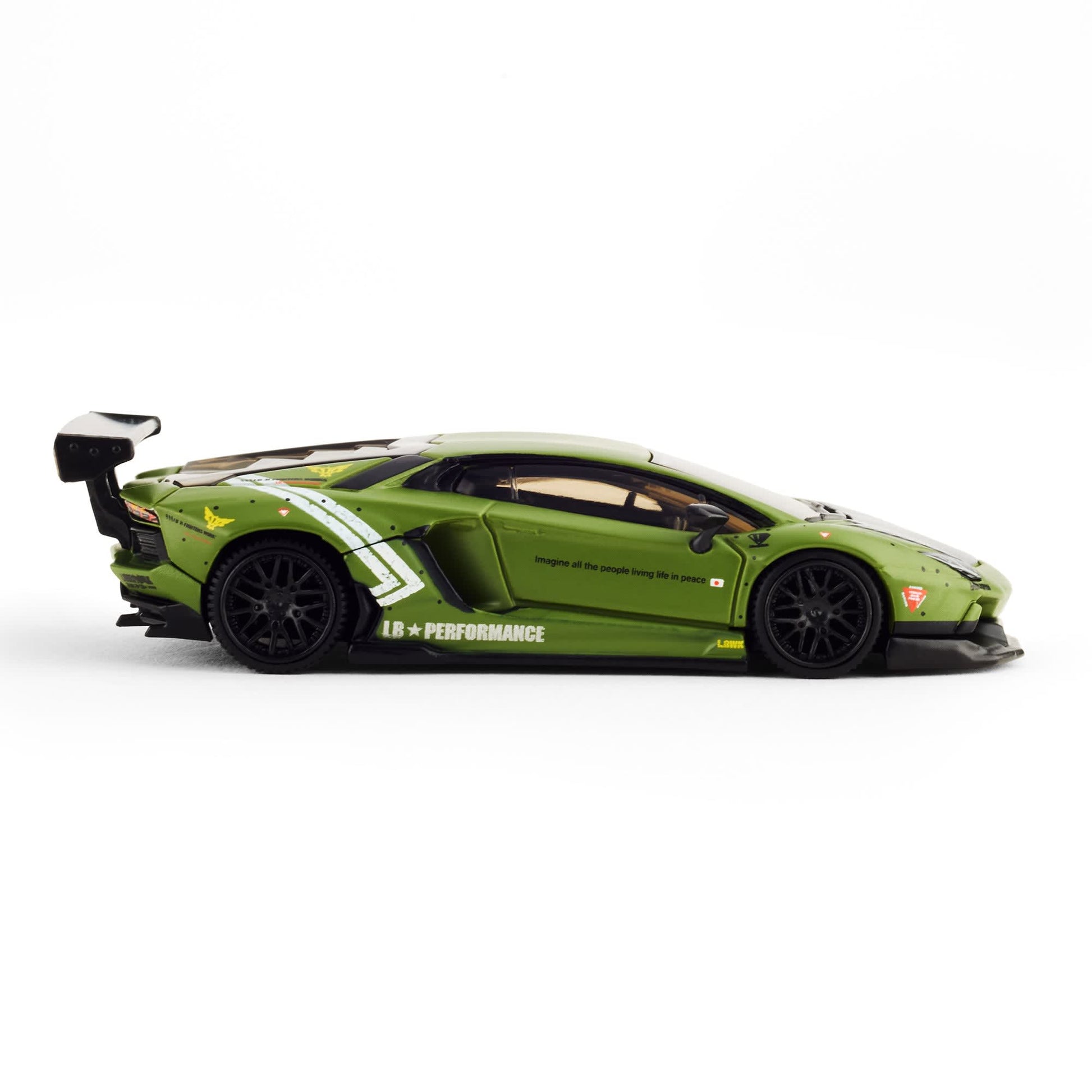 Hot Wheels Elite 64 LBWK Lamborghini Aventador LP700-4 matte green removable engine cover diecast model