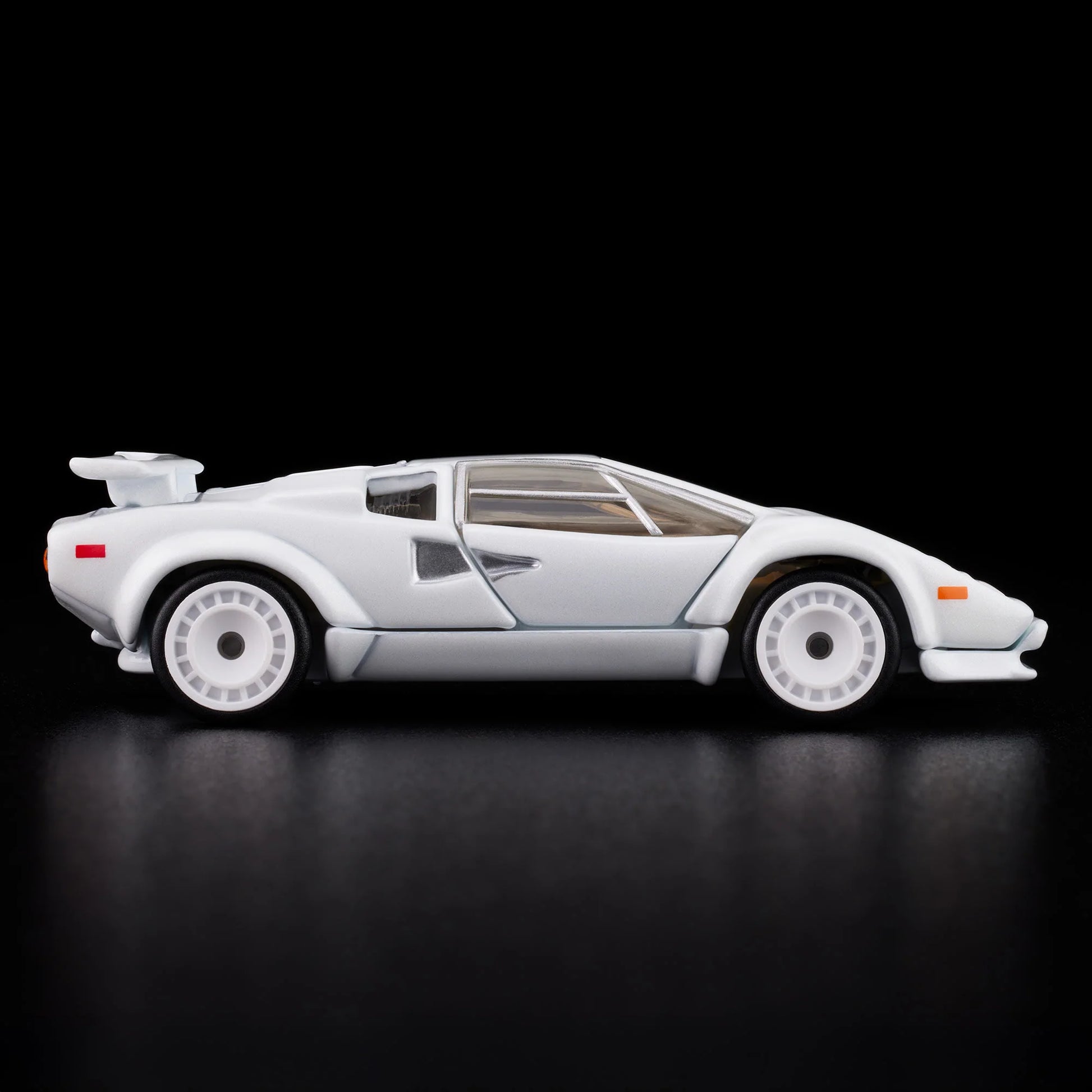1:64 Hot Wheels RLC Lamborghini Countach LP 500 S pearl white with opening scissor doors.