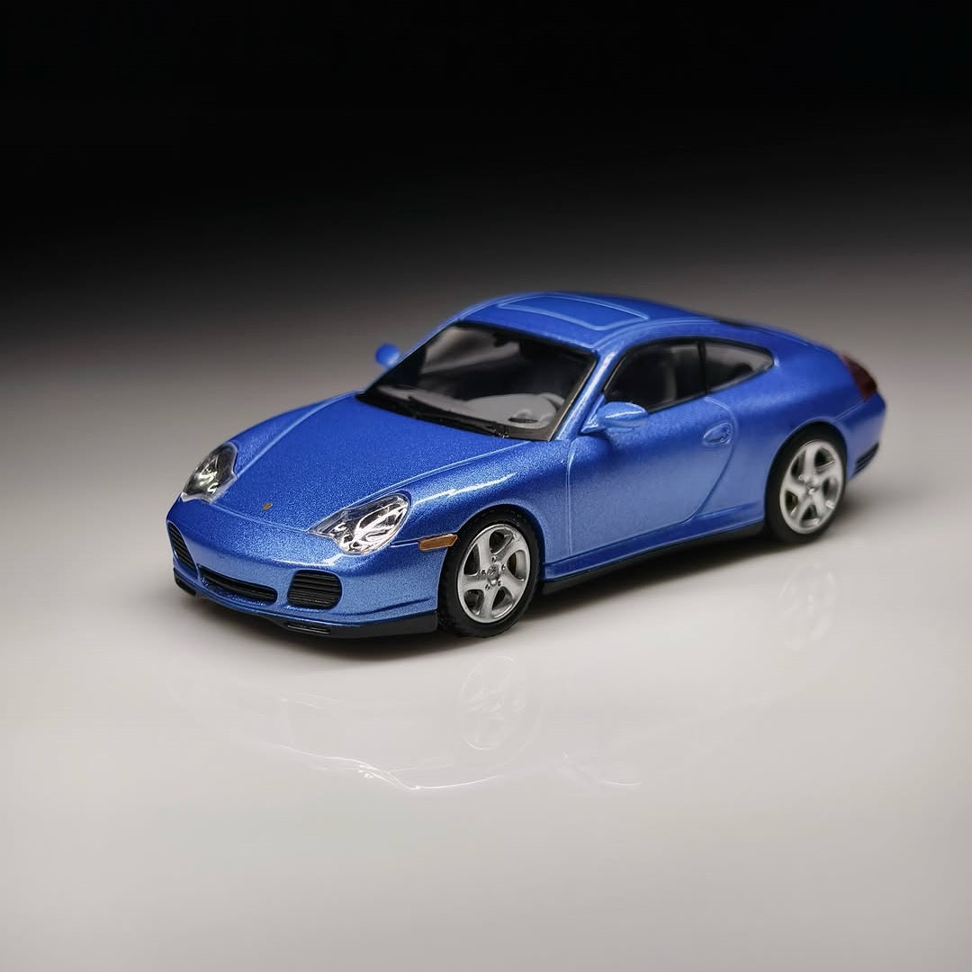 Jiyi Model Porsche 996 Sally Special Edition inspired by Sally Carrera from Disney-Pixar Cars, displayed in an acrylic box.
