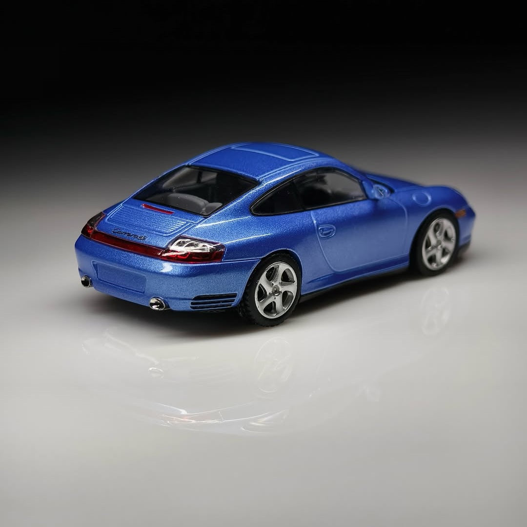 Jiyi Model Porsche 996 Sally Special Edition inspired by Sally Carrera from Disney-Pixar Cars, displayed in an acrylic box.
