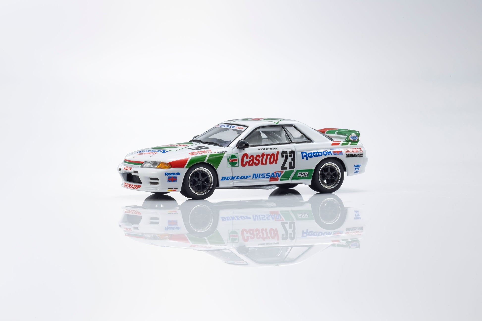 Kyosho 1:64 Castrol Nissan Skyline GT-R R32 Gr.A 1990 #23 with LED lights