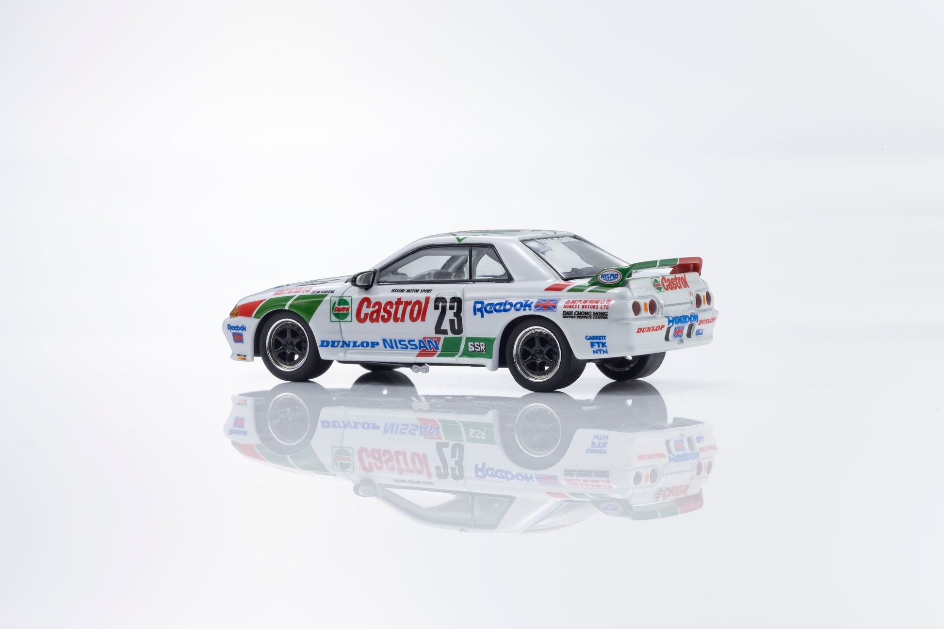 Kyosho 1:64 Castrol Nissan Skyline GT-R R32 Gr.A 1990 #23 with LED lights