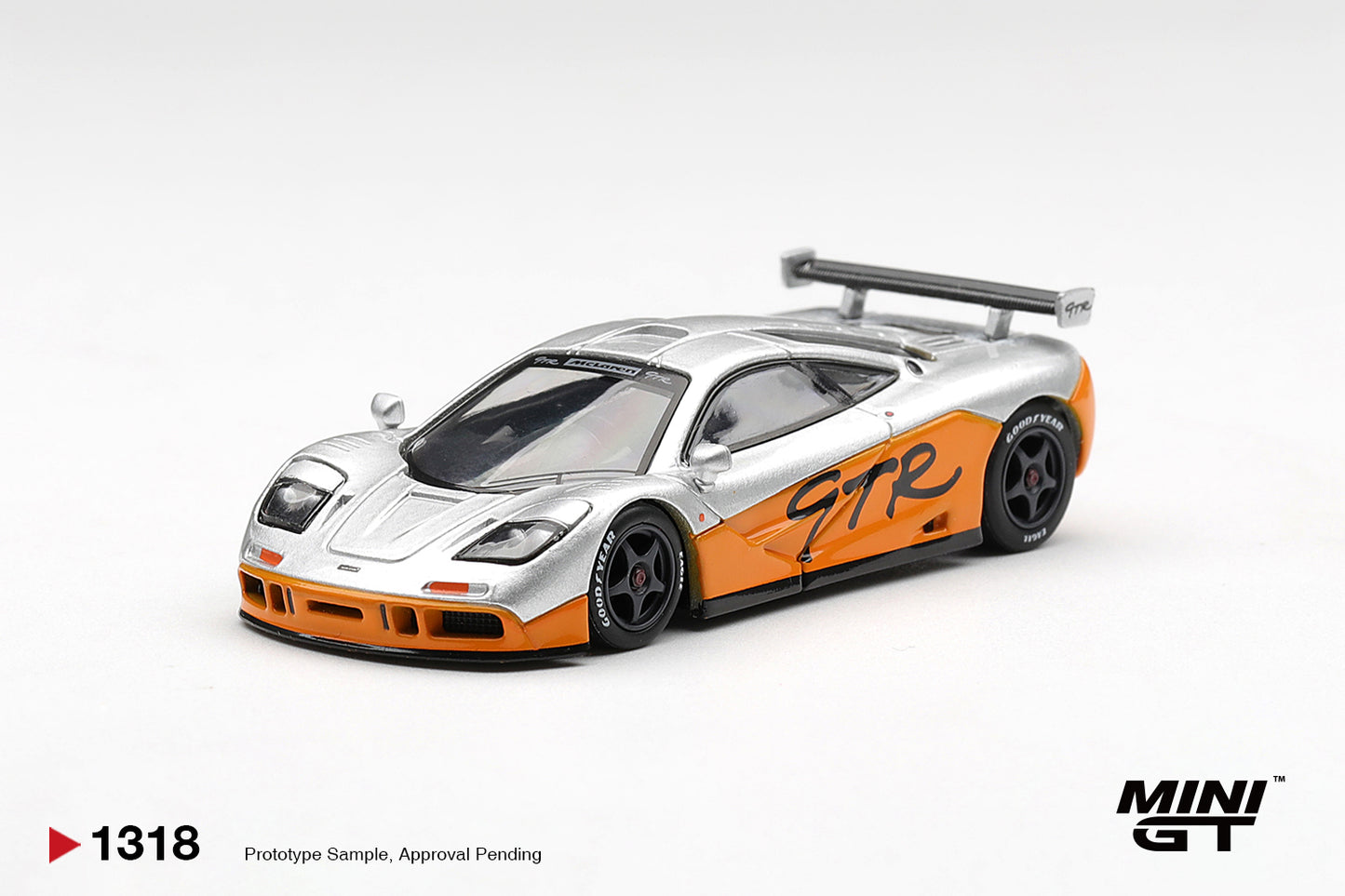 Mini GT McLaren F1 GTR Presentation version from 1995. Front
