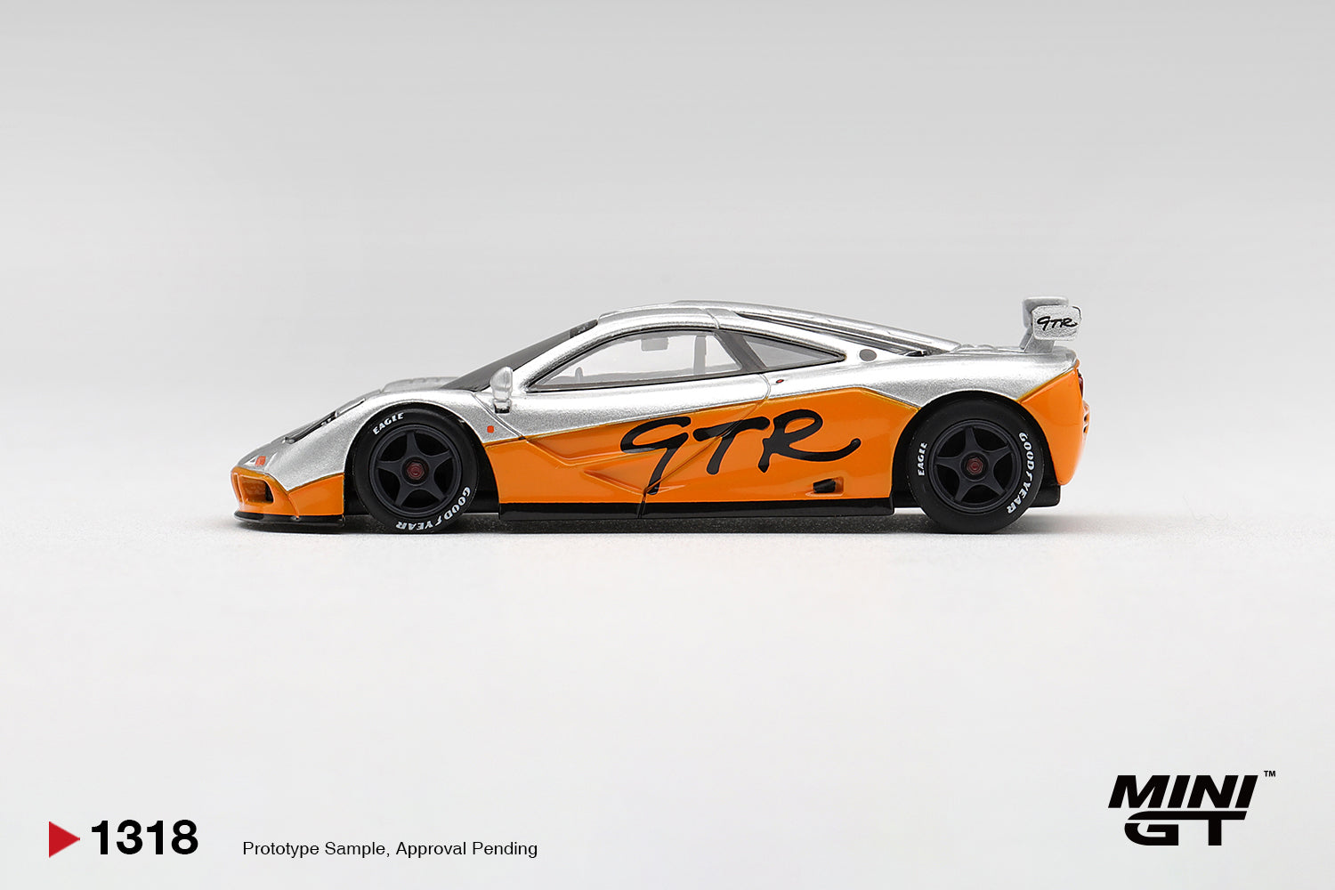 Mini GT McLaren F1 GTR Presentation version from 1995. Side