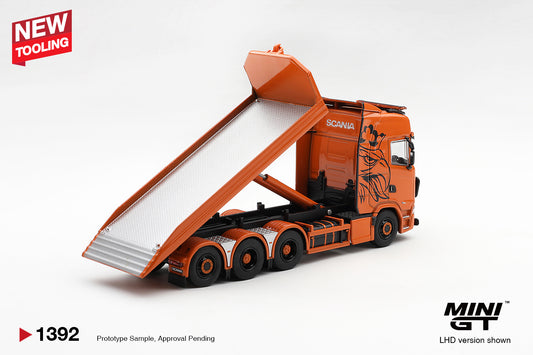 Mini GT Scania 770S B8X4NA Hooklift Flatbed 2025 in orange, detailed 1:64 heavy-duty truck model