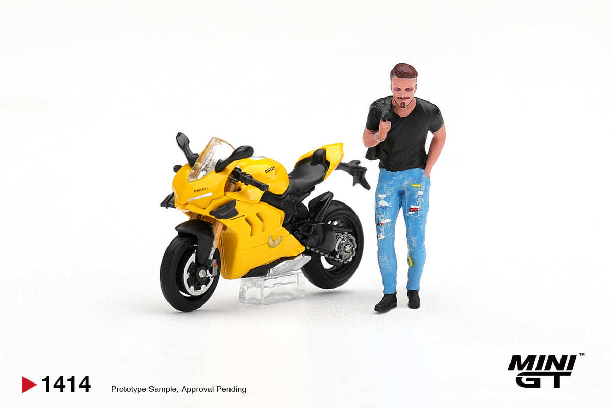 Mini GT Ducati Panigale V4 S 2020 in Giallo yellow with display figure, detailed 1:64 motorcycle collectible