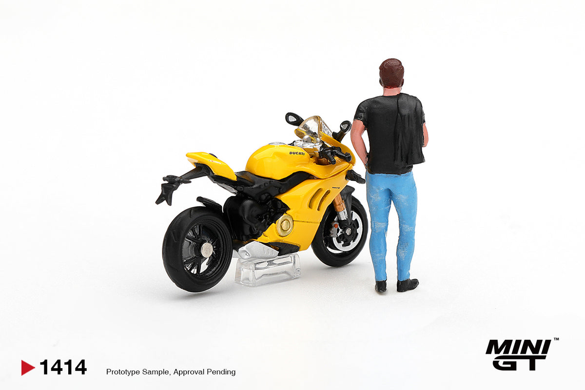 Mini GT Ducati Panigale V4 S 2020 in Giallo yellow with display figure, detailed 1:64 motorcycle collectible