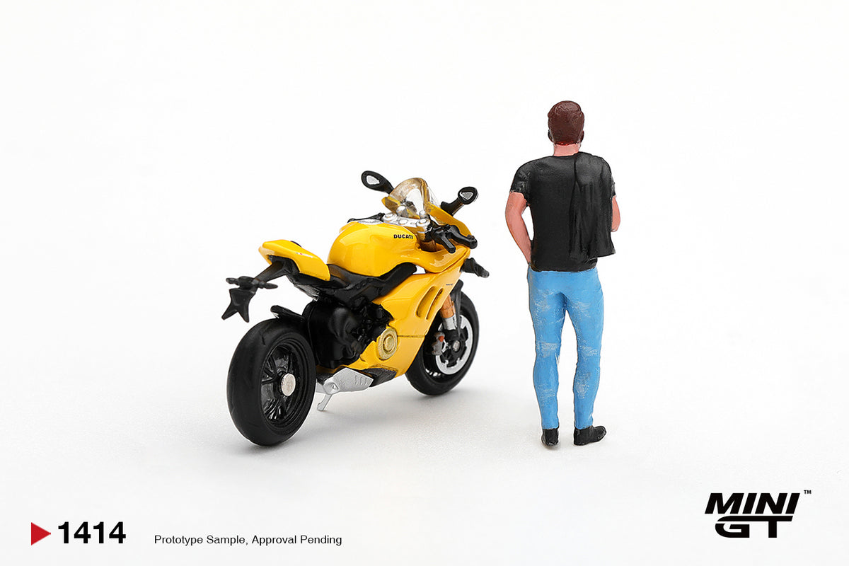 Mini GT Ducati Panigale V4 S 2020 in Giallo yellow with display figure, detailed 1:64 motorcycle collectible
