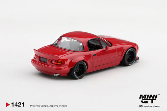 Mini GT Mazda MX-5 NA Pandem 2021 in Classic Red, customized 1:64 roadster model in blister packaging