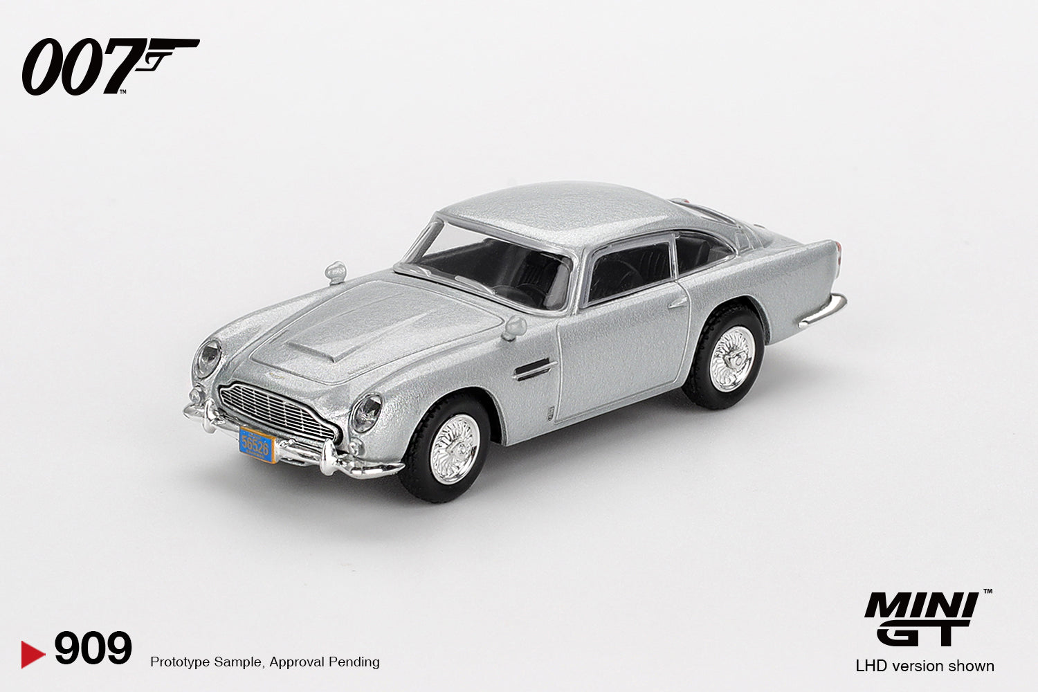 Mini GT Aston Martin DB5 Casino Royale 2006 English blister 1:64 diecast. Front
