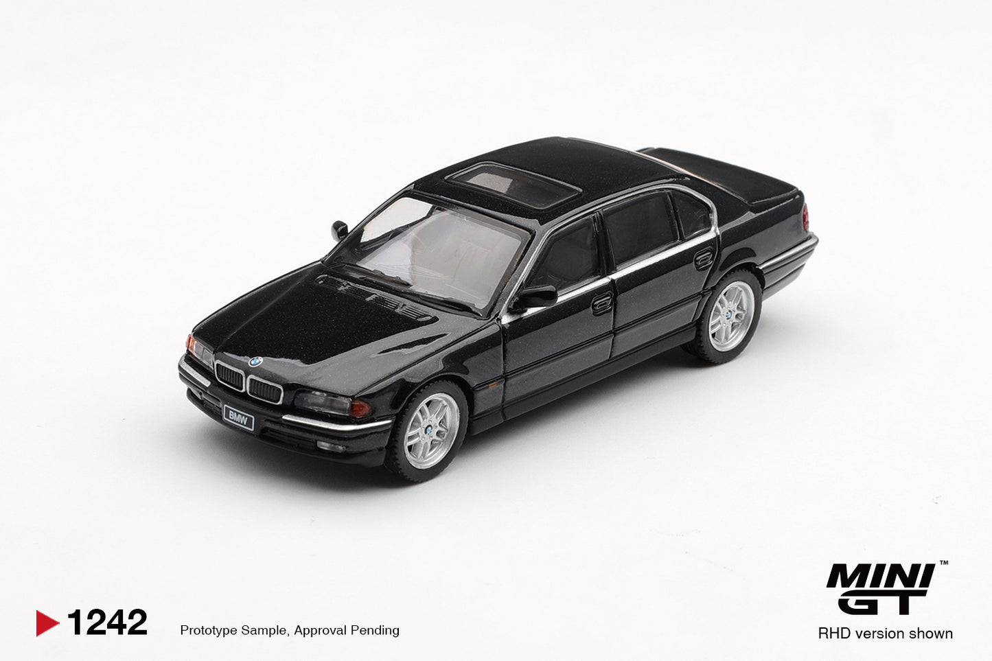 Mini GT BMW 750iL E38 Black Sapphire 1999 1:64 diecast car. Front