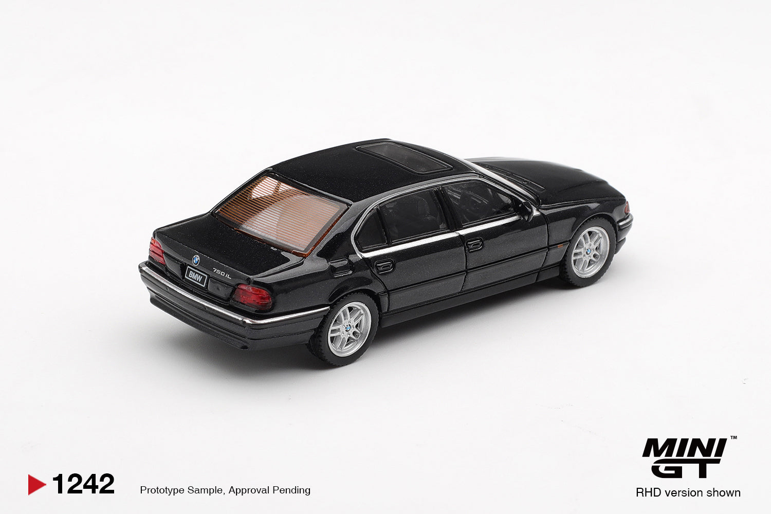 Mini GT BMW 750iL E38 Black Sapphire 1999 1:64 diecast car. Back