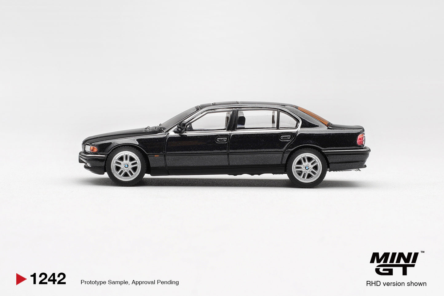 Mini GT BMW 750iL E38 Black Sapphire 1999 1:64 diecast car. Side
