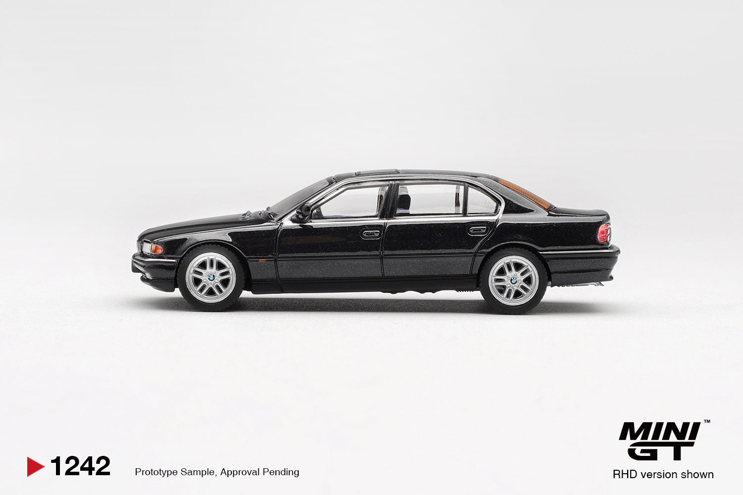 Mini GT BMW 750iL E38 Black Sapphire 1999 1:64 diecast car. Side