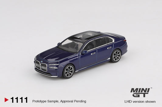 Mini GT BMW i7 xDrive60 2022 Tanzanite Blue Metallic 1:64 diecast model. Front