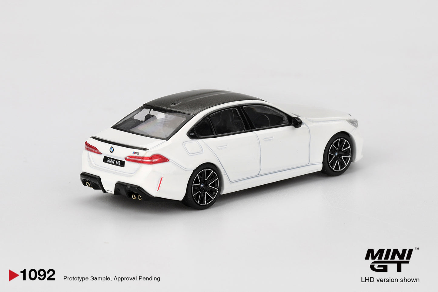 1:64 Mini GT BMW M5 (G90) Alpine White 2025 – white die-cast model of BMW’s latest M5 sedan. Back