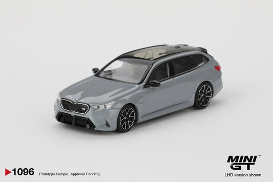 1:64 Mini GT BMW M5 G99 Touring Brooklyn Grey Metallic 2025 – premium die-cast performance wagon model. Front