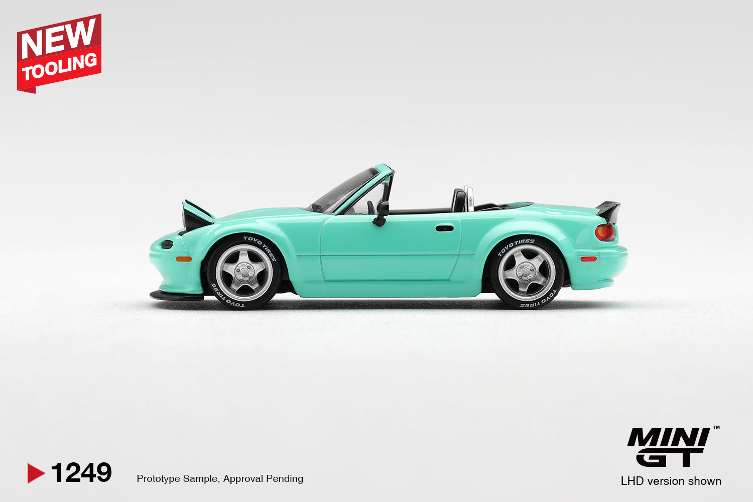 Mini GT Mazda MX-5 NA Pandem Mint Green 2026 1:64 diecast. Side