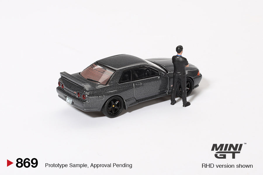 (Pre-Order) Mini GT - Nissan Skyline GT-R (R32) Nismo Nismo Gunmetal with Tsugio Matsuda Figure 1992