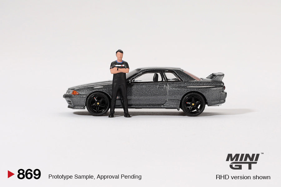 (Pre-Order) Mini GT - Nissan Skyline GT-R (R32) Nismo Nismo Gunmetal with Tsugio Matsuda Figure 1992